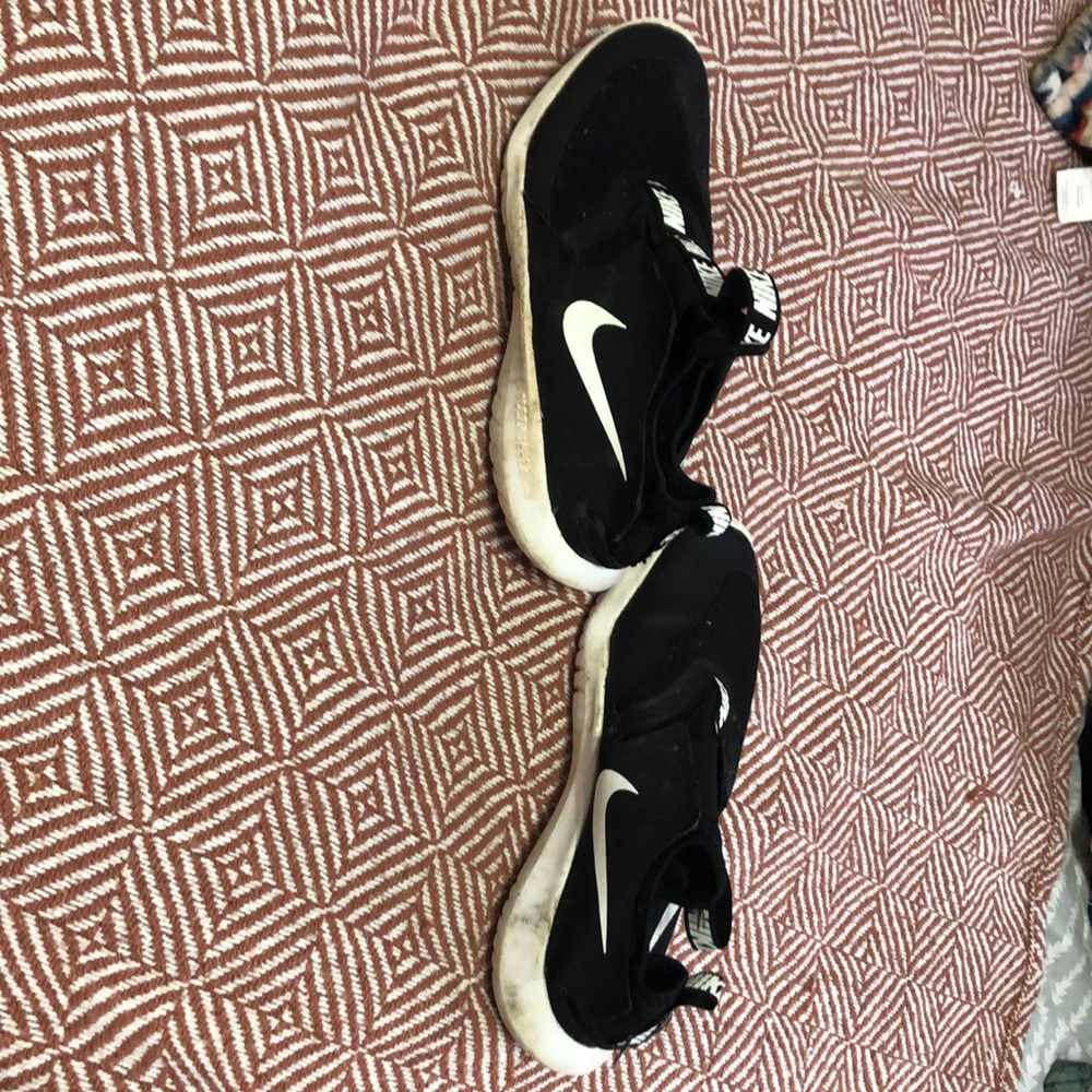 Nike flex runner tennis shoes